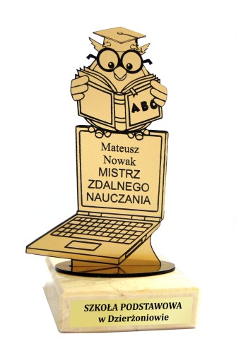 statuetka mistrz zdalnego nauczania.jpg