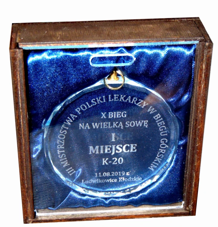 medal w drewnianym pudełku 1.jpg