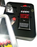 Zapalniczka-ZIPPO-zestaw-w-stalowym-pudelku-GRAWER-Rodzaj-benzynowa.jpg