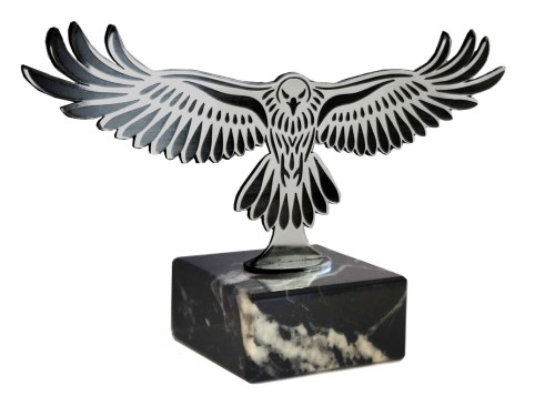 statuetka metalowa sokół.jpg