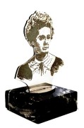 statuetka M. C. Skłodowska2.jpg