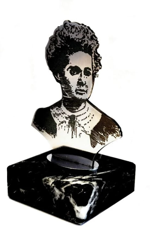 statuetka M. C. Skłodowska1.jpg
