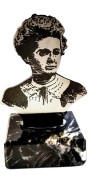 statuetka M. C. Skłodowska.jpg