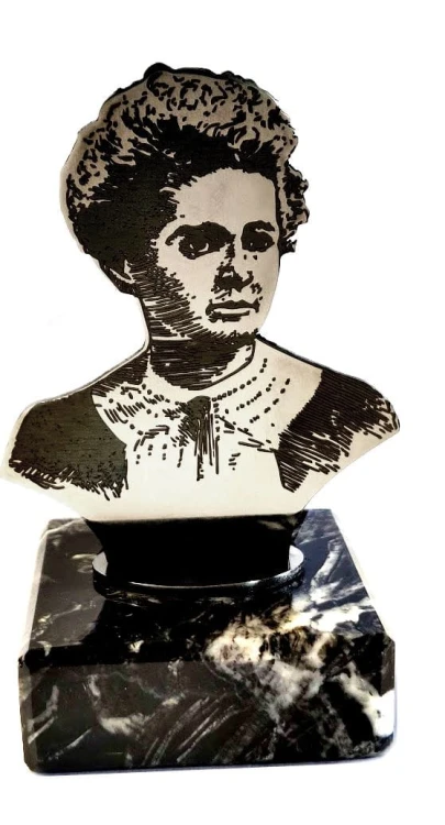 statuetka M. C. Skłodowska.jpg