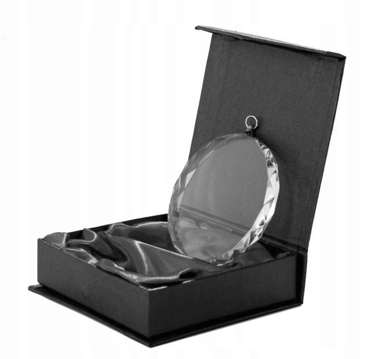 medal szklany miniaturka czarne pud1.jpg