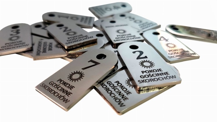 breloki metalowe 4x2cmb.jpg